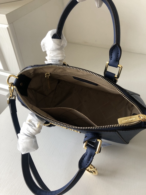 マイケルコースバッグ着用イメージ